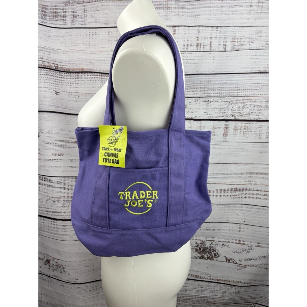 Trader Joes Trick Or Treat Canvas Tote Bag. Purple And Green.‎ Halloween. New